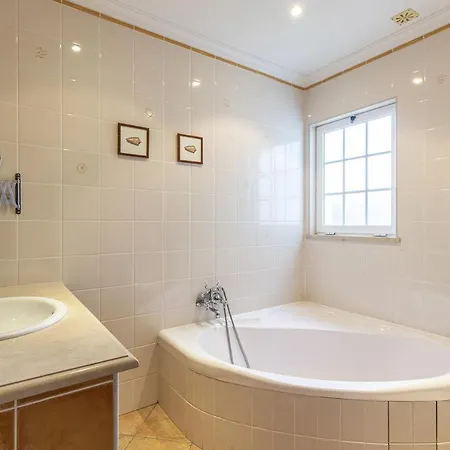 Villa Rosaline By Algarve Holidays וילה